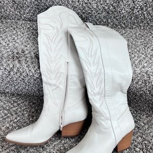 White Cowboy Boots - worn twice in Nashville - 8